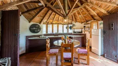 Una cocina o zona de cocina en Casa de Piedra La Laguna de Tiscar Puente Genil by Ruralidays