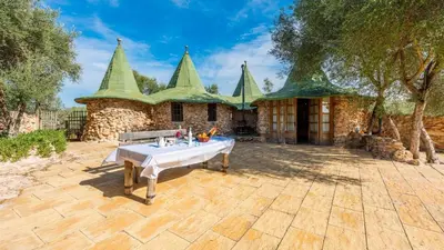 Un patio o zona al aire libre en Casa de Piedra La Laguna de Tiscar Puente Genil by Ruralidays