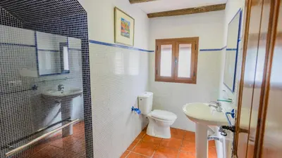Un baño de La Carrasca II Priego de Córdoba by Ruralidays