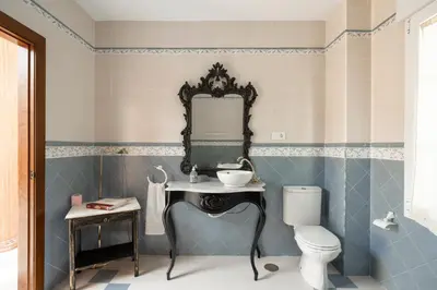 Un baño de Villa La Gaviota - Oasis andaluz con piscina, jardín y barbacoa junto Ruta del Gollizno en Olivares