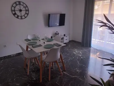 Una televisión o centro de entretenimiento en Albolafia junto Puente Romano