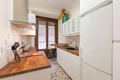 Una cocina o zona de cocina en Quevedo city center by Valcambre