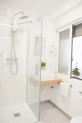Un baño de ATELIER EU-ARTISTA