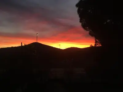 Amanecer o atardecer desde el chalet de montaña o alrededores