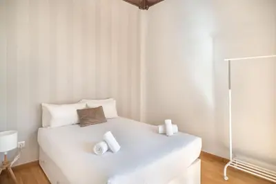 Cama o camas de una habitación en Beautiful and bright- 1Bd 1Bth- Center