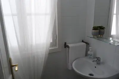 Un baño de Encantador y luminoso apartamento centro histórico