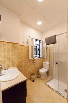 Un baño de SF - Shiny Apartment in City Centre