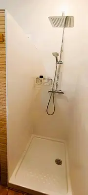 Un baño de La Barbería de Miguel