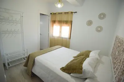 Cama o camas de una habitación en ATICO AGUAYOS con PARKING GRATIS