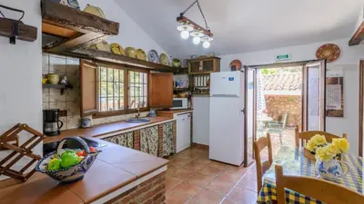 Una cocina o zona de cocina en Cortijo Palitroques Carcabuey by Ruralidays