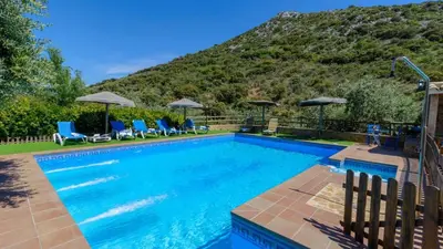 Piscina en o cerca de Cortijo Palitroques Carcabuey by Ruralidays