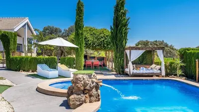 Piscina en o cerca de La Pedriza de Loja by Ruralidays