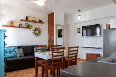 Una televisión o centro de entretenimiento en Atico Junto a la Mezquita
